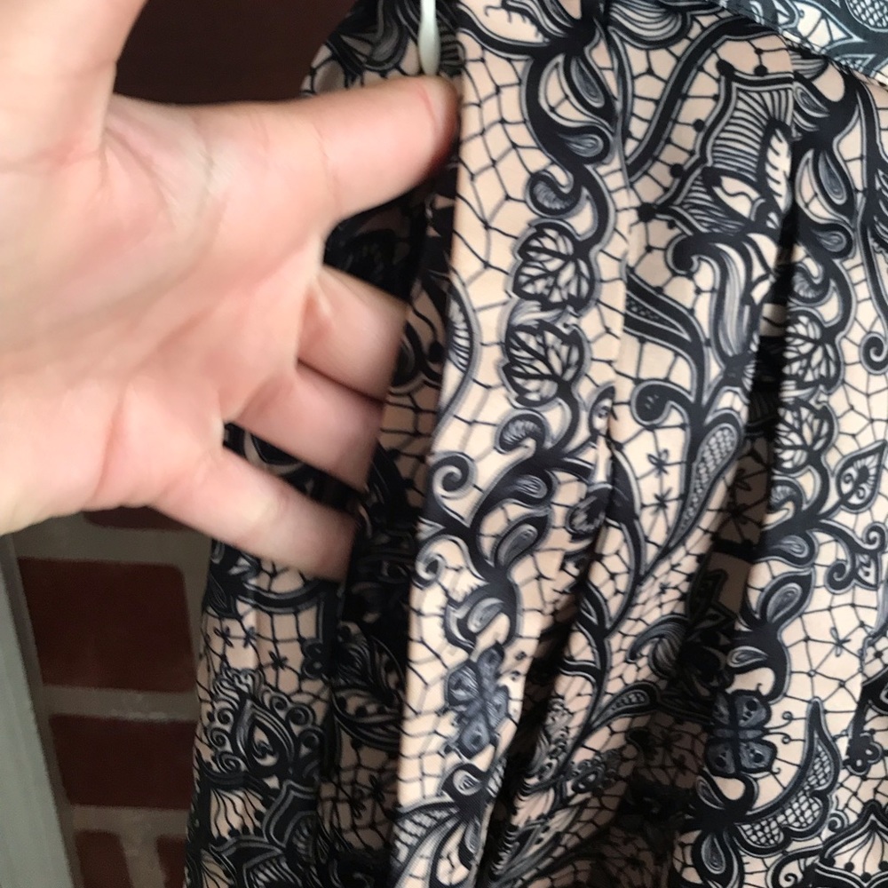 Chicwish size M pleated lace print a-line skirt